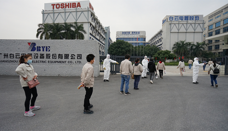 >體溫檢測，井然有序！